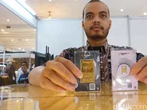 Emas Diserbu Warga Bandung, Ada yang Borong Hingga 1 Kilogram Emas Diserbu Warga Bandung, Ada yang Borong Hingga 1 Kilogram