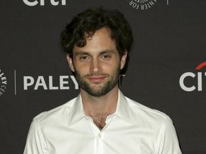 Aktor You Penn Badgley Pernah Krisis Percaya Diri, Ingin Punya Tubuh Berbeda Aktor You Penn Badgley Pernah Krisis Percaya Diri, Ingin Punya Tubuh Berbeda