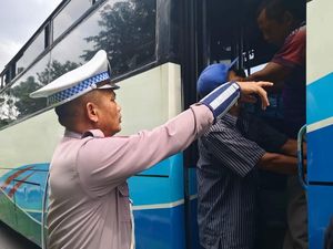 Ini Penyebab Penumpang Bus Ladju Terlempar-Jatuh di Tol Satelit-Waru Ini Penyebab Penumpang Bus Ladju Terlempar-Jatuh di Tol Satelit-Waru
