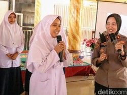Polwan dan Kowad Kunjungi Ponpes Sukorejo Situbondo Peringati Hari Kartini