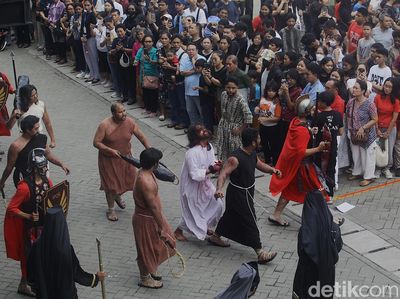 Potret Peringatan Jumat Agung di Pondok Aren