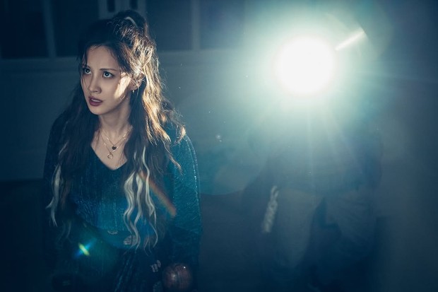 Potret Seohyun di film Holy Night: Demon Hunters/ Foto: instagram.com/lotteent.movie