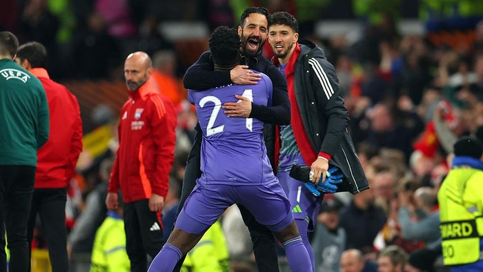 MANCHESTER, ENGLAND - APRIL 17: Andre Onana of Manchester United celebrates with Ruben Amorim, Manager of Manchester United after Harry Maguire scores his teams fifth goal during the UEFA Europa League 2024/25 Quarter Final Second Leg match between Manchester United and Olympique Lyonnais at Old Trafford on April 17, 2025 in Manchester, England. (Photo by Molly Darlington/Copa/Getty Images)