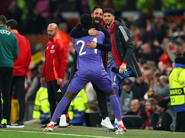 Ruben Amorim MANCHESTER, ENGLAND - APRIL 17: Andre Onana of Manchester United celebrates with Ruben Amorim, Manager of Manchester United after Harry Maguire scores his teams fifth goal during the UEFA Europa League 2024/25 Quarter Final Second Leg match between Manchester United and Olympique Lyonnais at Old Trafford on April 17, 2025 in Manchester, England. (Photo by Molly Darlington/Copa/Getty Images)
