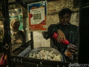 Kisah Mantan Sales Alkes Banting Setir Jualan Siomai Kisah Mantan Sales Alkes Banting Setir Jualan Siomai