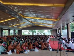 Ribuan Calon Jemaah Asal Lamongan Mulai Ikuti Bimbingan Manasik Haji