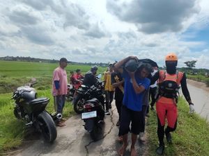 Pasutri di OKU Timur Tewas Usai Motornya Masuk Irigasi Pasutri di OKU Timur Tewas Usai Motornya Masuk Irigasi