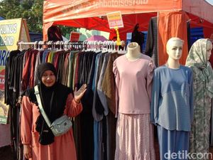 Kisah Pedagang Pakaian di Bekasi Bawa Gembolan Naik KRL Kisah Pedagang Pakaian di Bekasi Bawa Gembolan Naik KRL