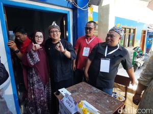 Bupati Tasik, Ade Sugianto Nyoblos di PSU Bareng Keluarga Besar Bupati Tasik, Ade Sugianto Nyoblos di PSU Bareng Keluarga Besar