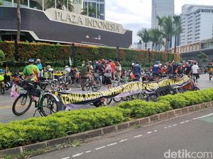 Kala Warga Bentangkan Spanduk Terima Kasih Mas Pram di Silaturahride