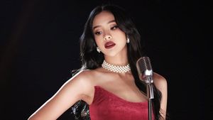 Siap Goyang? Nih, Potret Anya Geraldine Jadi Biduan!