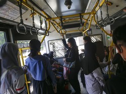 Wajib Transportasi Umum yang Setengah Memaksa bagi ASN Jakarta