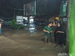 Banjir Sergap Palabuhanratu Sukabumi, Jalanan Lumpuh-Kendaraan Terjebak