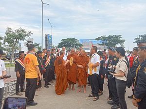 Gelar Thudong, 38 Biksu Gelar Doa Bersama hingga Kumpulkan Donasi di PIK