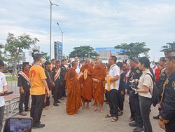 Gelar Thudong, 38 Biksu Gelar Doa Bersama hingga Kumpulkan Donasi di PIK