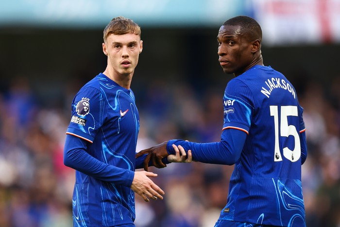chelsea cole palmer nicolas jackson liga inggris premier league LONDON, ENGLAND - OCTOBER 27: Cole Palmer of Chelsea and Nicolas Jackson of Chelsea during the Premier League match between Chelsea FC and Newcastle United FC at Stamford Bridge on October 27, 2024 in London, England. (Photo by Jacques Feeney/Offside/Offside via Getty Images)