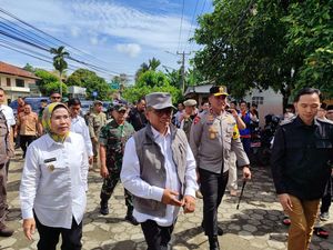 Gubernur Banten Andra Soni Harap Partisipasi PSU Pilkada Serang Tinggi Gubernur Banten Andra Soni Harap Partisipasi PSU Pilkada Serang Tinggi