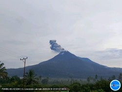 Gunung Lewotobi Meletus 12 Kali Pagi Ini, 8 Desa Waspada Banjir Lahar
