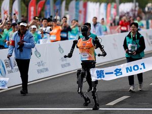 Video: Robot-robot Humanoid Ikut Ajang Lomba Lari di China