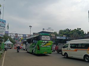 One Way Puncak Bogor Berakhir, Lalin di Simpang Gadog Padat One Way Puncak Bogor Berakhir, Lalin di Simpang Gadog Padat