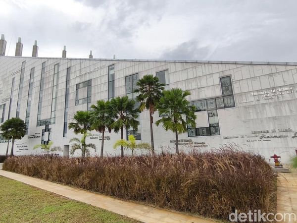5 Potret Megahnya Masjid Kampus UIII Depok