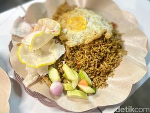 Antre 1,5 Jam Demi Nasi Goreng Bang Boim yang Viral di Pluit Karang Antre 1,5 Jam Demi Nasi Goreng Bang Boim yang Viral di Pluit Karang