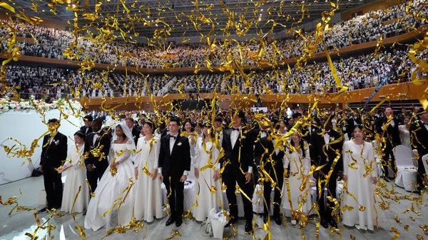 Potret Bahagia 5.000 Pasangan Ikut Nikah Massal di Korea Selatan