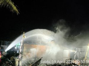 Teriakan Minta Tolong Budianto Saat Kobaran Api Melahap Rumah Tetangga Teriakan Minta Tolong Budianto Saat Kobaran Api Melahap Rumah Tetangga
