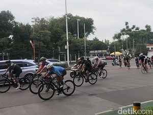 Kendaraan Bisa Melintas di Bundaran Senayan Meski Ada Silaturahride Kendaraan Bisa Melintas di Bundaran Senayan Meski Ada Silaturahride