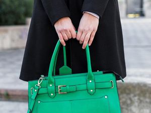 Untung-Rugi Investasi Tas Branded, Simak Risikonya di Sini! Untung-Rugi Investasi Tas Branded, Simak Risikonya di Sini!