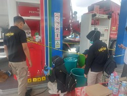 Bidlabfor Polda Jateng Olah TKP Pertalite Campur Air di SPBU Trucuk Klaten