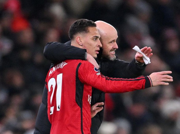 MANCHESTER, ENGLAND - DECEMBER 06: Antony of Manchester United receives instructions from Manager Erik ten Hag during the Premier League match between Manchester United and Chelsea FC at Old Trafford on December 06, 2023 in Manchester, England. (Photo by Stu Forster/Getty Images)