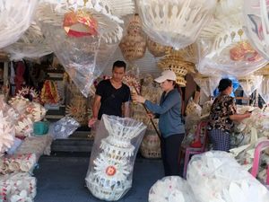 Berburu Perlengkapan Hari Raya Galungan di Bali