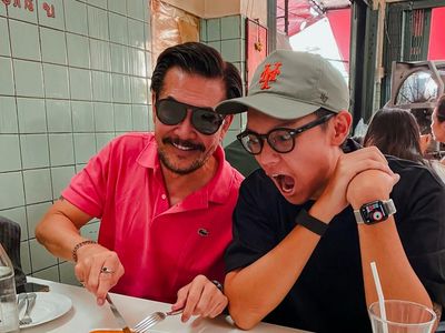 Brandon Salim Kompak bareng Ferry Salim saat Kulineran di Thailand
