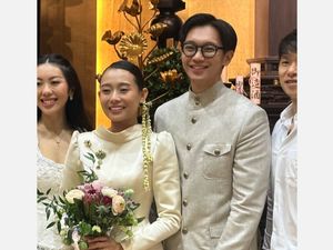 8 Foto Pernikahan Brandon Salim & Dhika Himawan, Tampil Dengan Busana Vintage 8 Foto Pernikahan Brandon Salim & Dhika Himawan, Tampil Dengan Busana Vintage