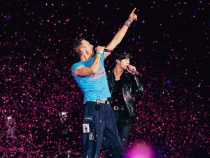 Jin BTS Muncul di Konser Coldplay Korea, Army-ColdHeads Meleleh Bareng Jin BTS Muncul di Konser Coldplay Korea, Army-ColdHeads Meleleh Bareng