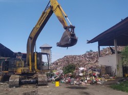 Ekskavator dan Conveyor Rusak, Sampah di TPA Peh Jembrana Berserakan