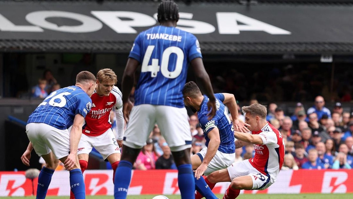 Arsenal ungguli Ipswich Town 2-0 di babak pertama (REUTERS/David Klein)