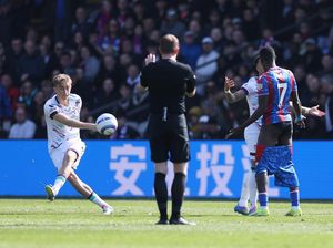 Justin Kluivert Dihadiahi Kartu Kuning Buntut Peloroti Celana Pemain Lawan