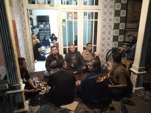 Kapolsek Krian Beri Apresiasi Warga Temukan Jenazah Balita Hanyut di Sungai Kapolsek Krian Beri Apresiasi Warga Temukan Jenazah Balita Hanyut di Sungai