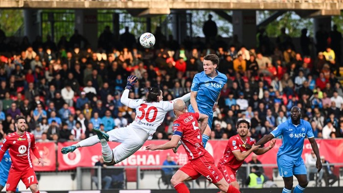 MONZA, ITALY - APRIL 19: Scott Mctominay 1 - 0 goal and celebration during the Serie match between Monza and Napoli at U-Power Stadium on April 19, 2025 in Monza, Italy. (Photo by SSC NAPOLI/SSC NAPOLI via Getty Images)