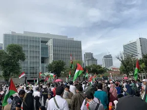 Video: Massa Gelar Aksi Bela Palestina di Depan Kedubes Amerika