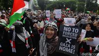 Massa Gelar Aksi Stop Genosida Palestina di depan Kedubes AS Jakarta