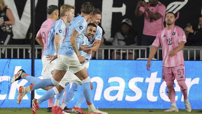 New York City FC players, including midfielder Santiago Rodriguez, center left, celebrate after their side scored their first goal, during the first half of an MLS soccer match, Saturday, Feb. 22, 2025, in Fort Lauderdale, Fla. (AP Photo/Rebecca Blackwell)