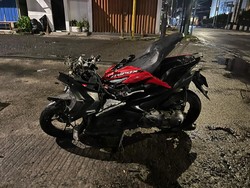 Ngeblong Lampu Merah, Aerox Ringsek Tabrak Mobil di Simpang Ngabean Jogja