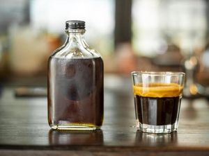 3 Perbedaan Es Kopi, Cold Brew, dan Kopi Nitro yang Sama Segar 3 Perbedaan Es Kopi, Cold Brew, dan Kopi Nitro yang Sama Segar