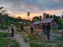 Kronologi Pemuda di Touna Tebas Leher Warga Depan Kios Lalu Kabur ke Hutan