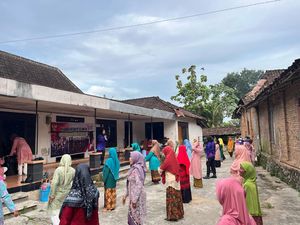 Semarakkan Hari Kartini, Polwan Polres Klaten Ajak Lansia Senam Sehat