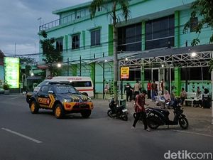Detik-detik Ngeri Pria Tabrakkan Diri Terekam Ponsel Komunitas Pecinta KA Detik-detik Ngeri Pria Tabrakkan Diri Terekam Ponsel Komunitas Pecinta KA