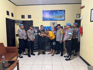 Viral Oknum Polisi di Subang Sebut Seniman Murahan Berujung Disanksi Viral Oknum Polisi di Subang Sebut Seniman Murahan Berujung Disanksi